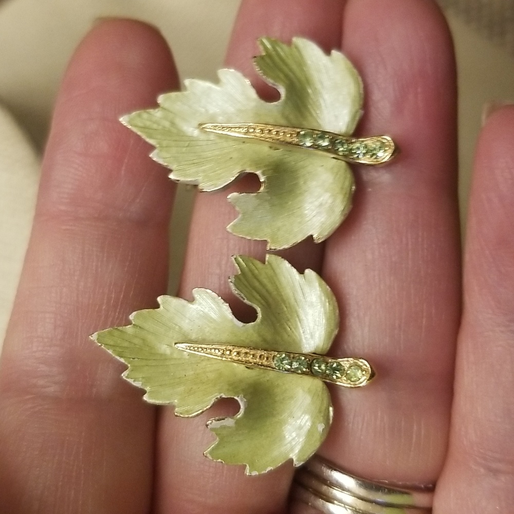 Vintage Green Leaf Clip Earrings
